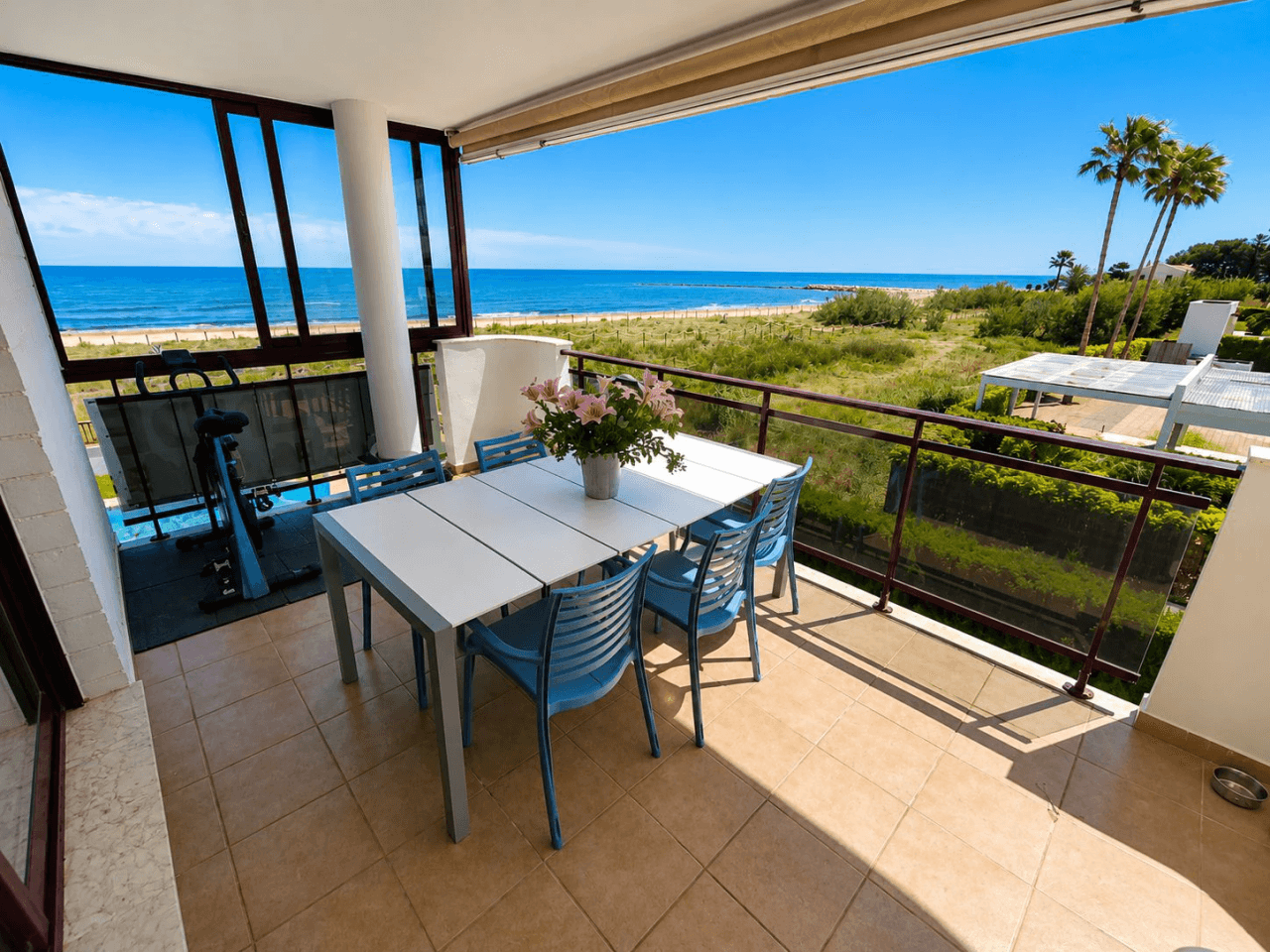 Beachfront apartment in Denia, Les Devesses.
