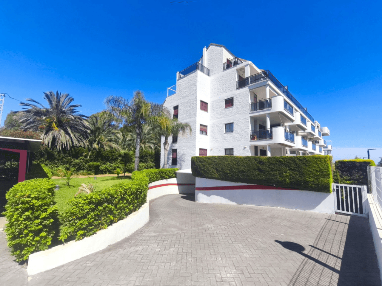 Beachfront apartment in Denia, Les Devesses.