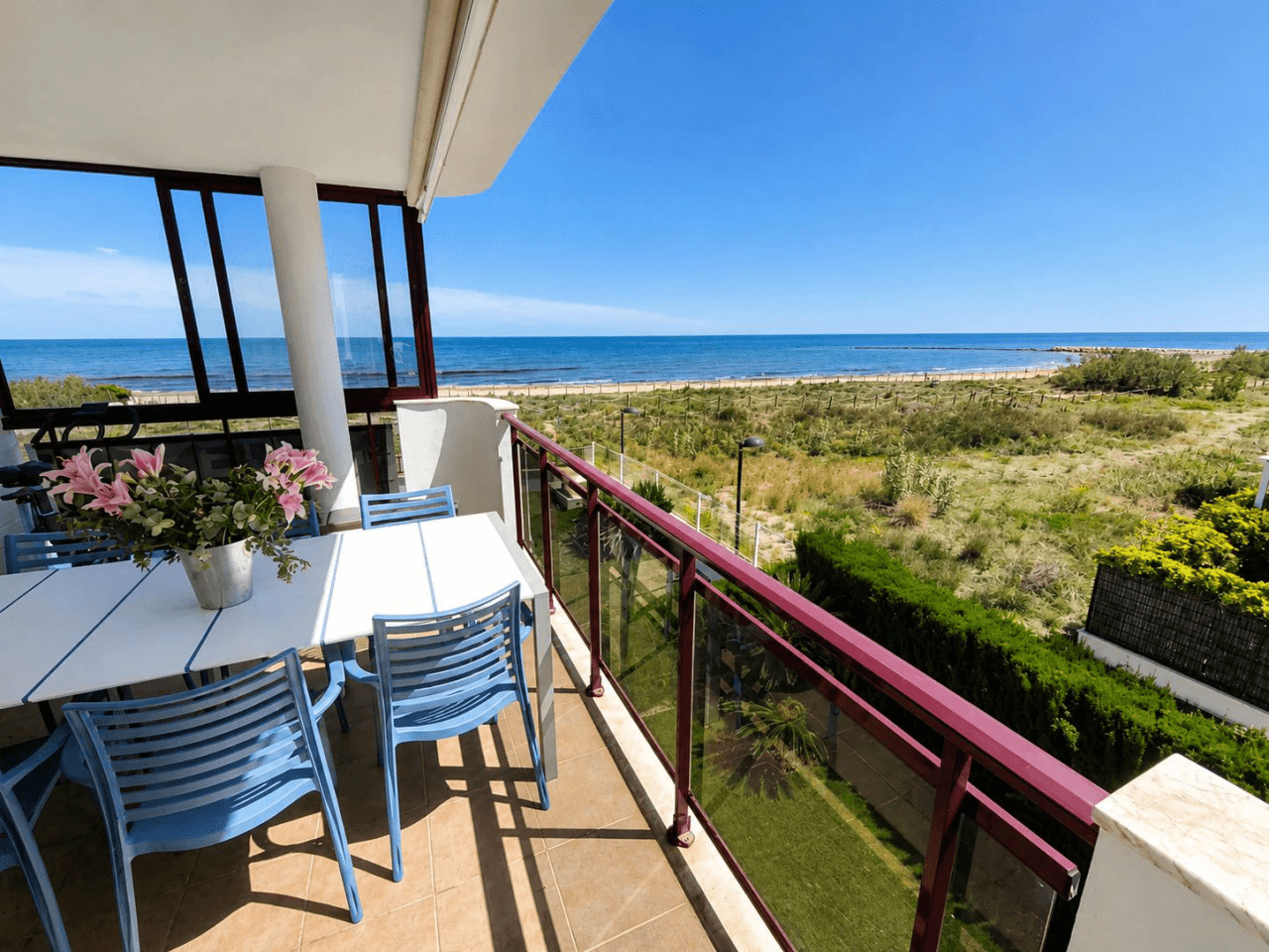 Beachfront apartment in Denia, Les Devesses.