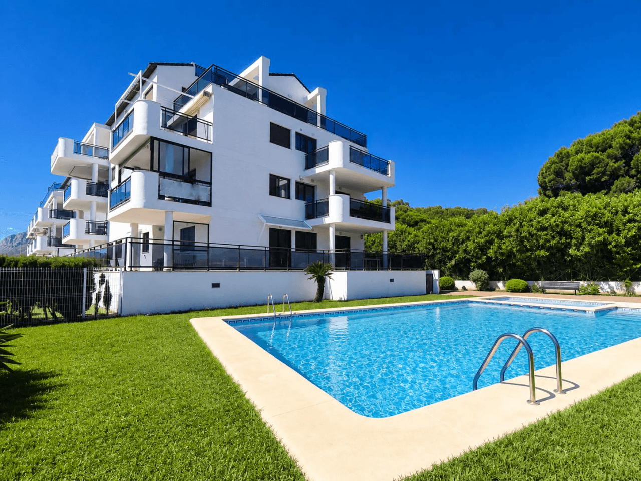 Beachfront apartment in Denia, Les Devesses.