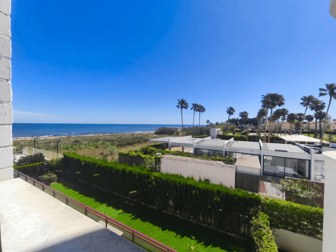 Beachfront apartment in Denia, Les Devesses.