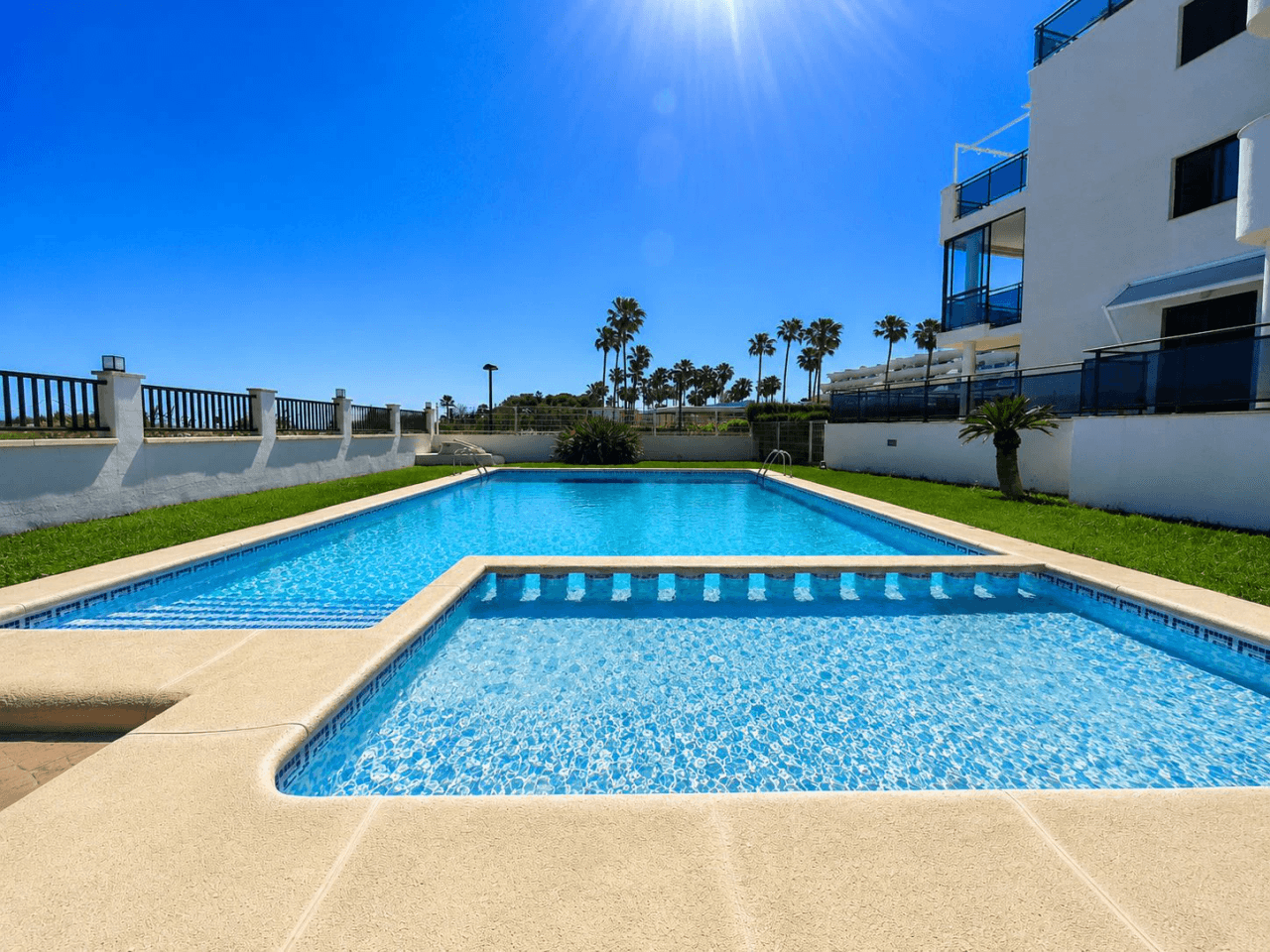 Beachfront apartment in Denia, Les Devesses.