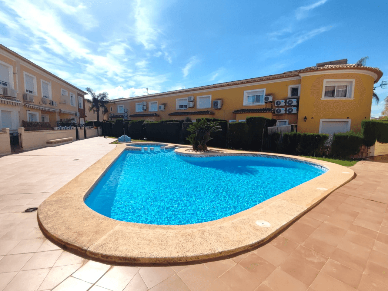 Semi-detached with 3 bedrooms, private garden, and community pool, Els Poblets.