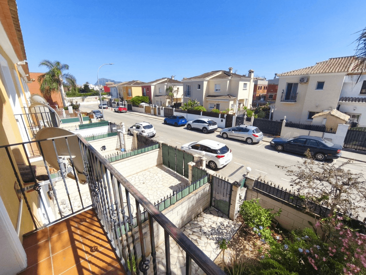 Semi-detached with 3 bedrooms, private garden, and community pool, Els Poblets.