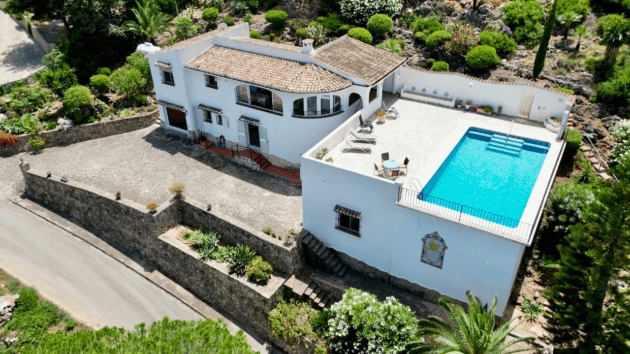 Villa à Monte Pego avec magnifique terrasse piscine et vue imprenable sur la mer