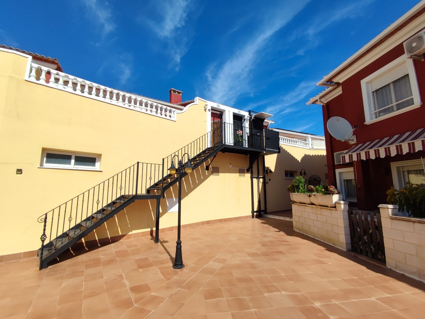 Sunny apartment with 3 bedrooms and communal pool in Els Poblets, Costa Blanca