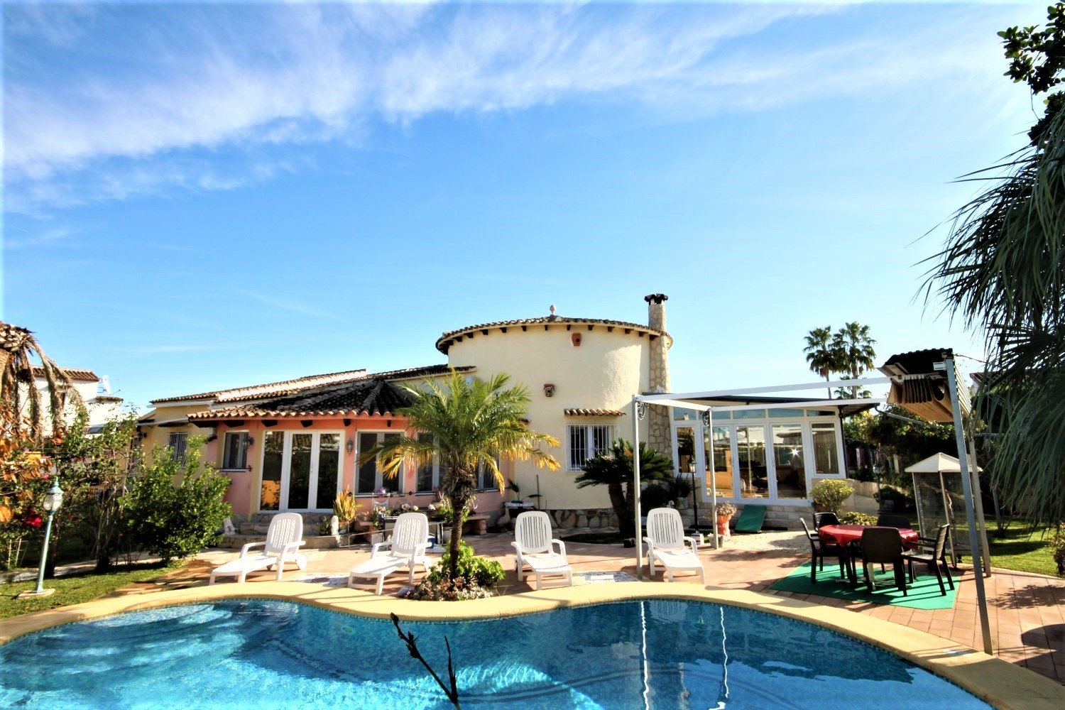 Villa mit 4 Schlafz, Pool, großes Grundstück Els Poblets