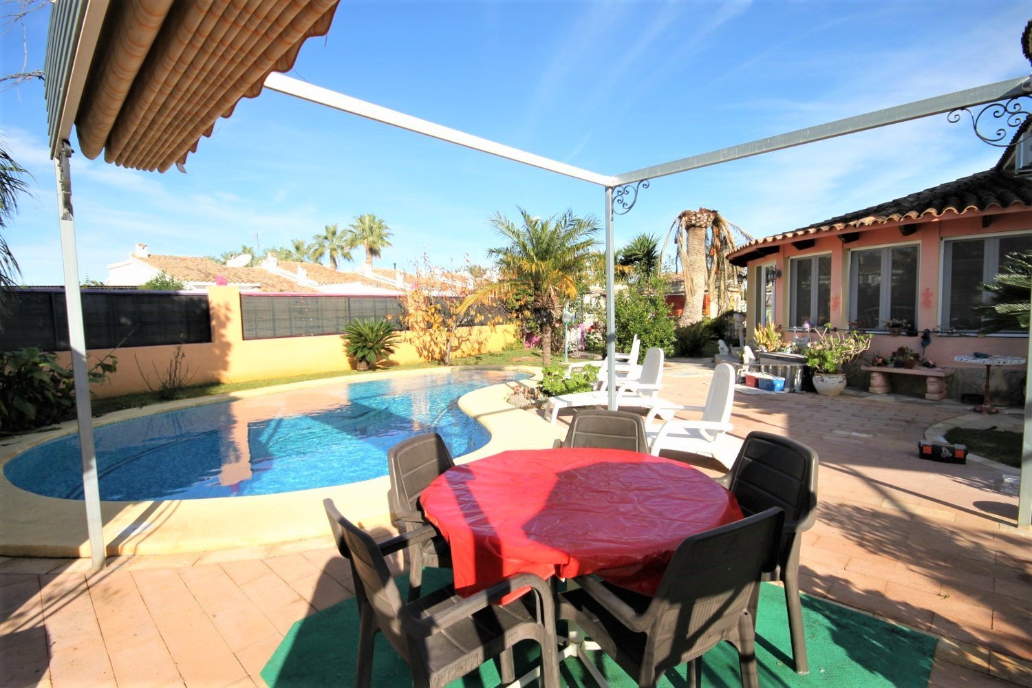 Villa with 4 bedrooms, pool, big plot Els Poblets