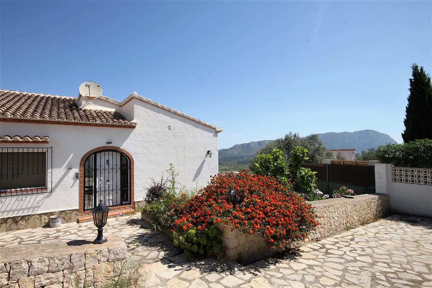 Villa with 3 bedrooms, pool, views Monte Pedreguer