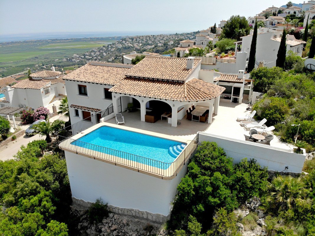 Chalet, 4 dormitorios, piscina, vistas al mar Monte Pego