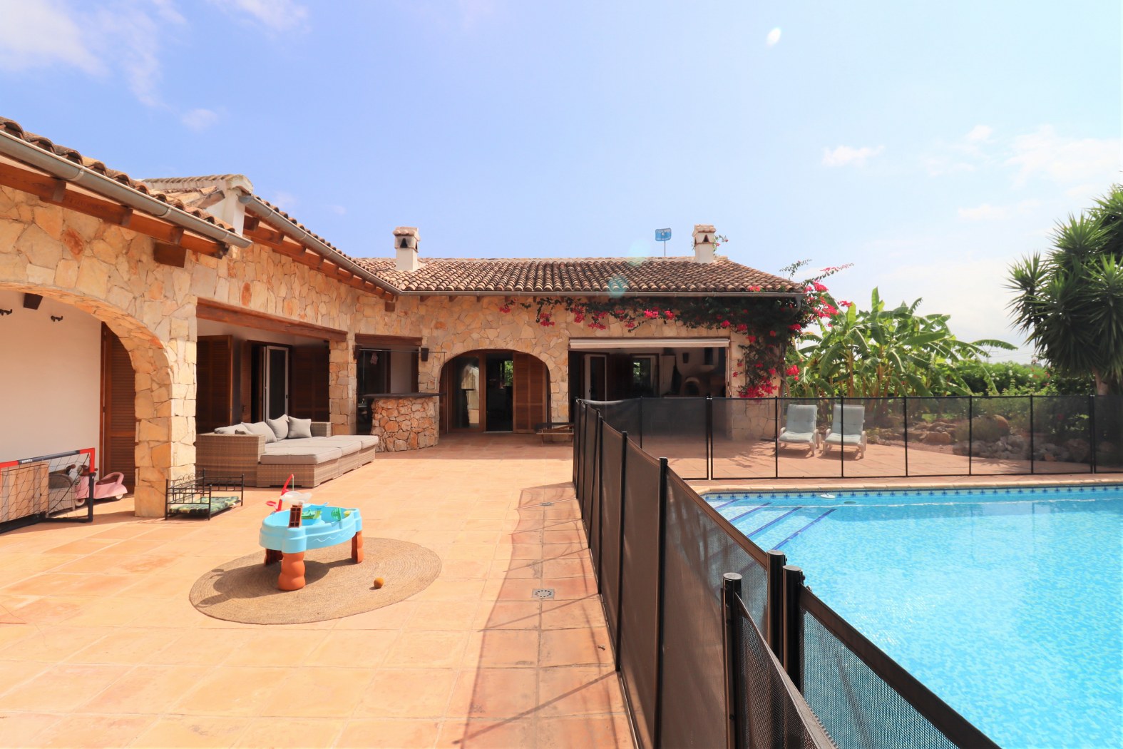 Villa finca style, 4 bedrooms, pool, private Denia